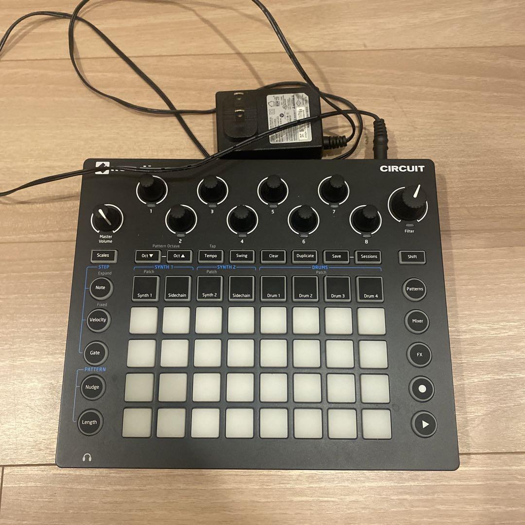 Novation Circuit MIDIコントローラー