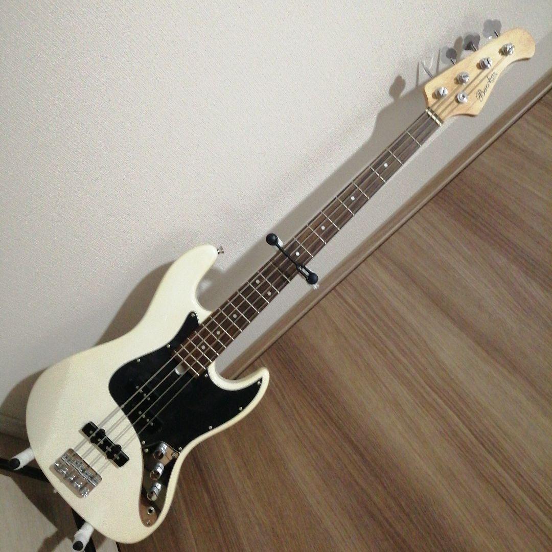 Bacchus YJM-550R-PJ WH エレキベース