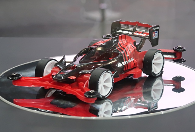 ミニ四駆　ADVAN　エアロアバンテリミテッド 新品　4台セット未組立 ミニ四駆】ADVANエアロアバンテリミテッド ARシャーシを組み立て
